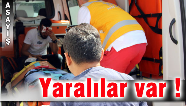 OTOMOBİL İŞ MAKİNESİNE ÇARPTI: 3 YARALI