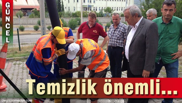 DEVREK BELEDİYESİNDEN RÖGAR VE IZGARA TEMİZLİĞİ