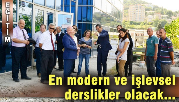 REKTÖR ÖZER, MERKEZİ DERSLİKTE İNCELEME YAPTI