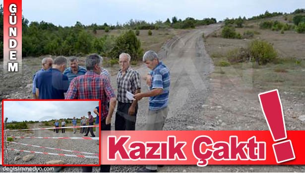 YOLA KAZIK ÇAKIP TRAFİĞE KAPATTI