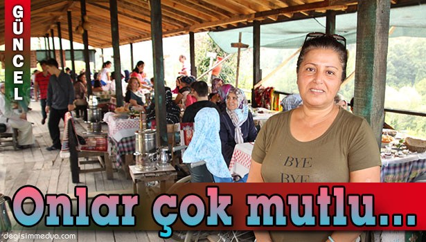 KAHVALTIDA EĞLENDİLER