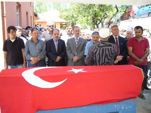 20 YILLIK MUHTARI SON YOLCULUĞUNA VATANDAŞLAR UĞURLADI..