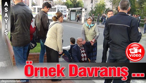 DÜŞEREK YARALANAN YAŞLI ADAMA LİSELİ GENÇ DESTEK VERDİ
