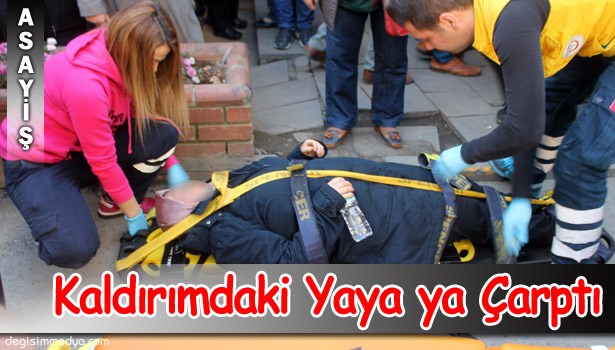 KALDIRIMDA YÜRÜYEN KADINA ÇARPAN KAMYON SÜRÜCÜSÜ KAÇTI