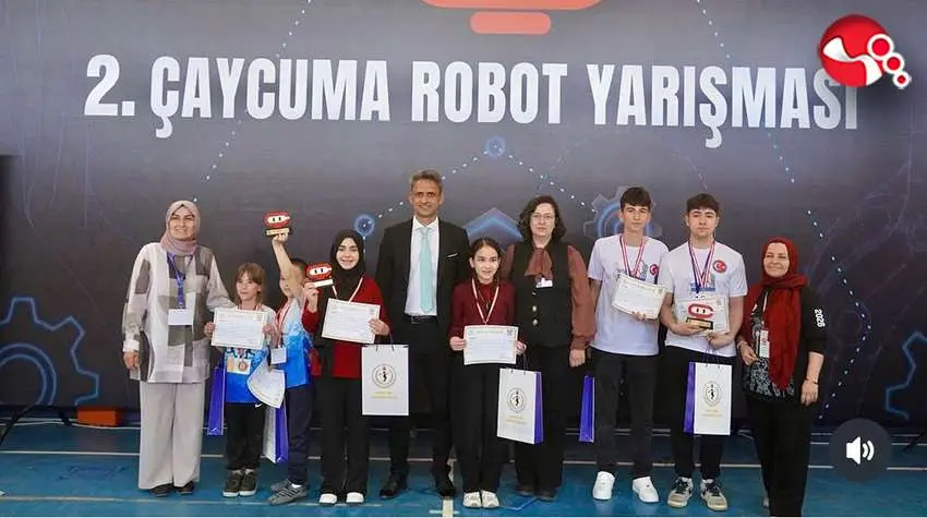 Robot yarışmasında birinci oldular