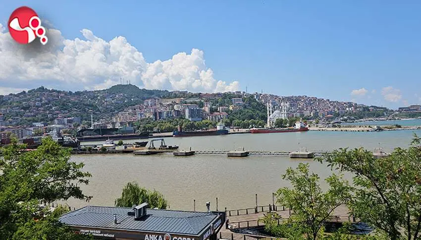 Sağanağın ardından denizin rengi derğişti