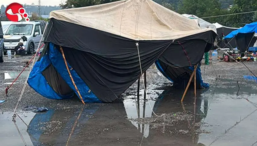 Tarım işçilerinin çadırlarını su bastı