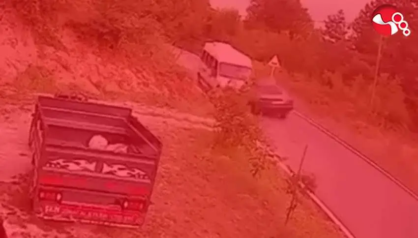 Feci kaza anı kameralara yansıdı