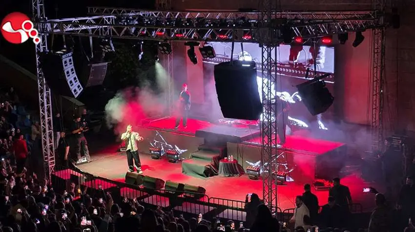 Cehennemağzında gençleri coşturan konser...