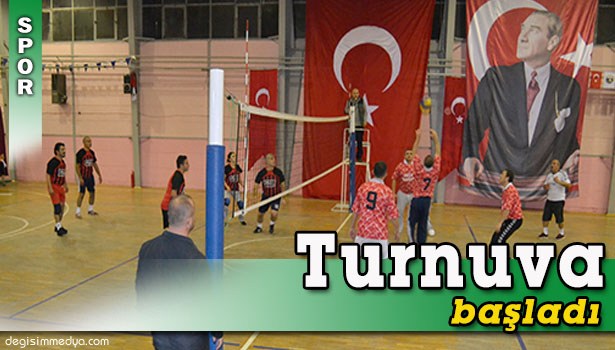 ALAPLI ÖĞRETMENLER GÜNÜ DOLAYISIYLA VOLEYBOL TURNUVASI BAŞLADI