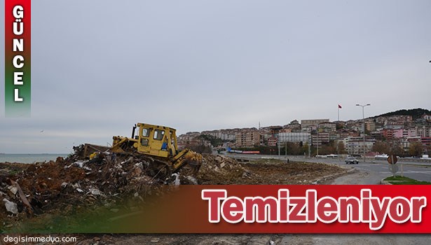 ALAPLI'DA MOLOZ VE İNŞAAT ATIKLARI TEMİZLENİYOR