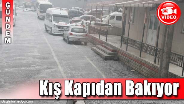 KIŞ KAPIDAN BAKIYOR