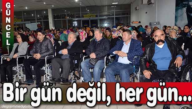 PROTOKOL ÜYELERİ KOLTUK YERİNE TEKERLEKLİ SANDALYEDE OTURDU