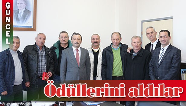 EMEKLİ OLAN PERSONELE CUMHURİYET ALTINI TAKDİM EDİLDİ