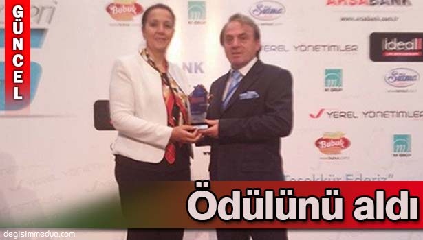 BAŞKAN GÜNEŞ'E YILIN YEREL YÖNETİCİSİ ÖDÜLÜ VERİLDİ