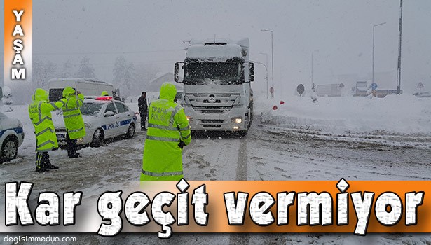 KAR, DÜZCE ZONGULDAK KARAYOLUNDA GEÇİT VERMİYOR