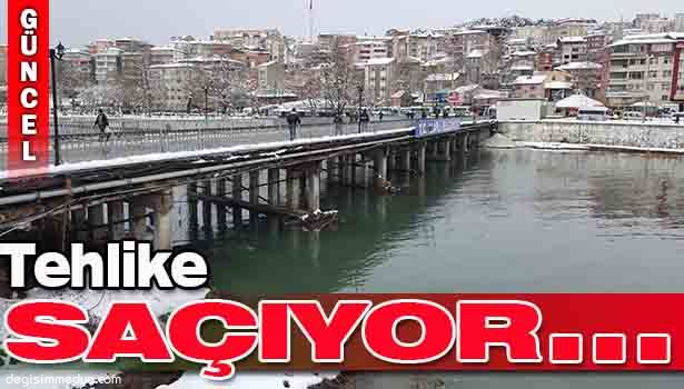 ALAPLI'DAKİ 55 YILLIK KÖPRÜ TEHLİKE SAÇIYOR