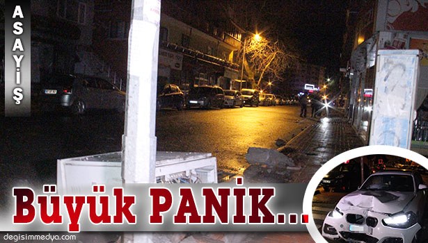 LÜKS OTOMOBİL YOLDAN ÇIKIP ELEKTRİK PANOLARINI DEVİRDİ