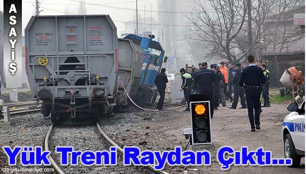 YÜK TRENİ RAYDAN ÇIKTI
