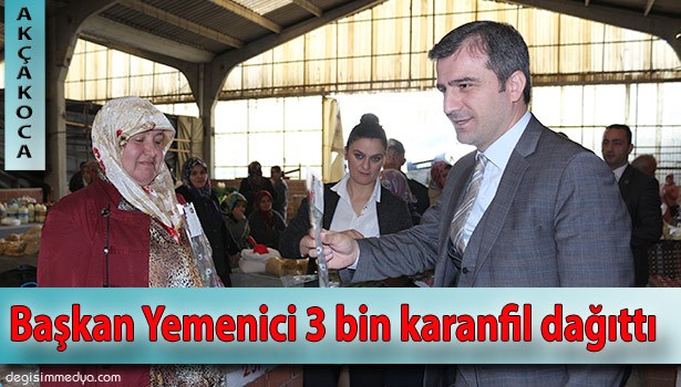 BAŞKAN YEMENİCİ 3 BİN KARANFİL DAĞITTI