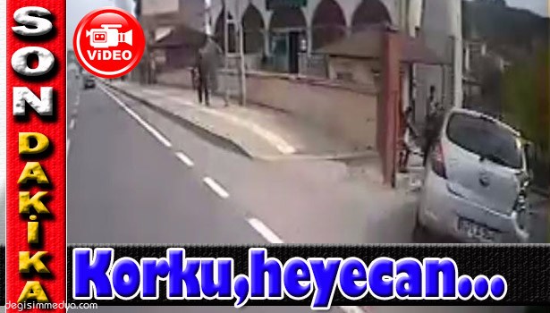 ÖNCE OTOBÜSE SONRA BARİYERLERE ÇARPTI