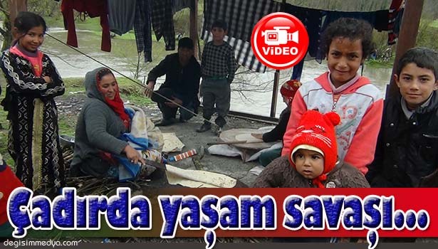 MEVSİMLİK İŞÇİLER, KURDUKLARI ÇADIRDA HAYATA TUTUNMAYA ÇALIŞIYOR...