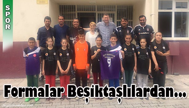 ÖĞRENCİLERİN TURNUVA FORMALARI BEŞİKTAŞ TARAFTARLARI DERNEĞİ'NDEN...