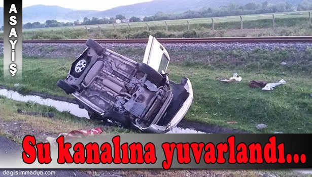 ARAÇ YOL KENARINDAKİ SU KANALINA YUVARLANDI