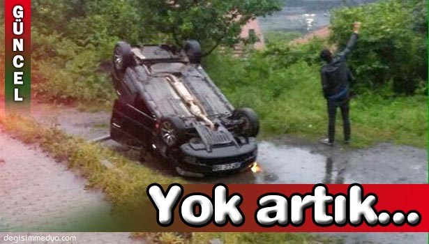 TAKLA ATAN ARAÇ ÖNÜNDE SELFİE POZU