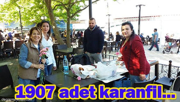 FENERBAHÇELİLER 1907 ADET KARANFİL DAĞITTI...