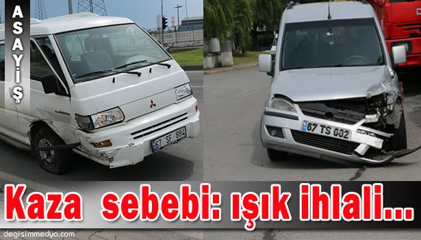 IŞIK İHLALİ YAPAN MİNİBÜS İLE KAMYONET ÇARPIŞTI