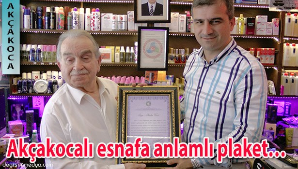 DÜZCE'DE YILIN AHİSİ SEÇİLEN ESNAFA YEMENİCİ'DEN PLAKET