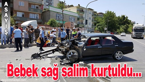 ANNESİNİN KUCAĞINDAKİ BEBEK KAZADAN YARA ALMADAN KURTULDU