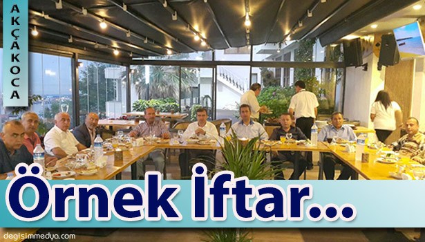 AKÇAKOCA'DA ÖRNEK İFTAR PROGRAMI YAPILDI..