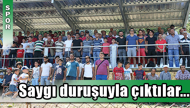 MAÇA SAYGI DURUŞUYLA ÇIKTILAR