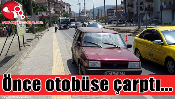 YOLDAKİ ÇALIŞMAYI GÖRMEDİ, ÖNCE OTOBÜSE SONRA KALDIRIMA ÇARPTI