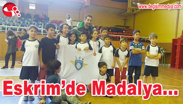 ESKRİM'DE MADALYA...