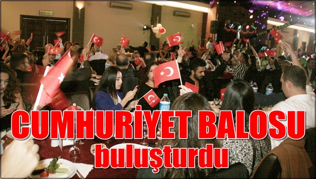 CUMHURİYET BALOSU'NDA BULUŞTULAR