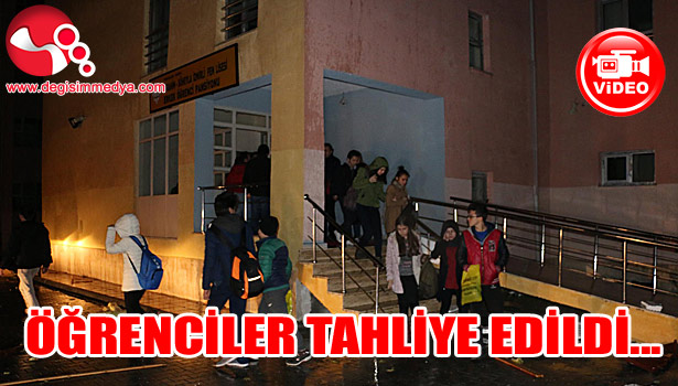 FIRTINA ÇATIYI UÇURDU, ÖĞRENCİLER BİNAYI BOŞALTTI