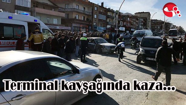 TERMİNAL KAVŞAĞINDA KAZA...