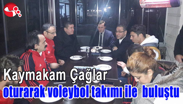 KAYMAKAM ÇAĞLAR, OTURARAK VOLEYBOL TAKIMI İLE YEMEKTE BULUŞTU
