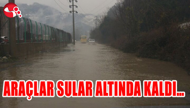 ARAÇLAR SULAR ALTINDA KALDI...