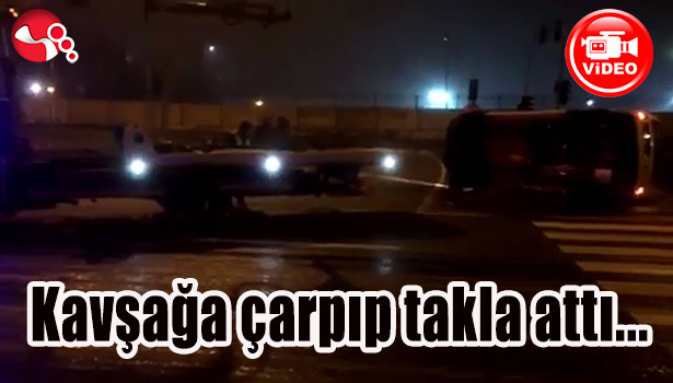 KAVŞAĞA ÇARPIP TAKLA ATTI...