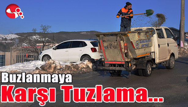 BELEDİYE BUZLANMAYA KARŞI TUZLAMA ÇALIŞMASI YAPTI