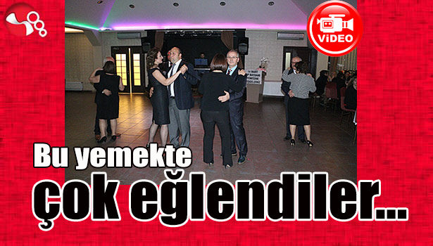 Bu yemekte çok eğlendiler...