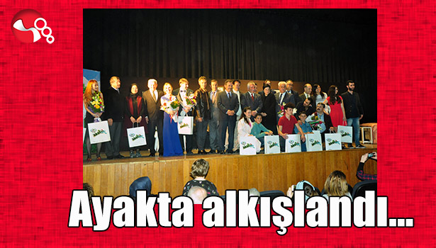 AYAKTA alkışlandı...