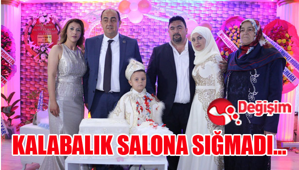 KALABALIK SALONA SIĞMADI...