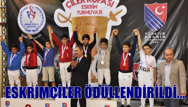 Eskrimciler ödüllendirildi