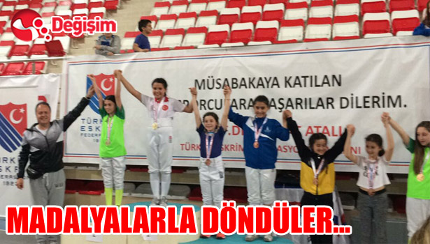 MADALYALARLA döndüler
