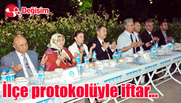 İlçe protokolüyle iftar..